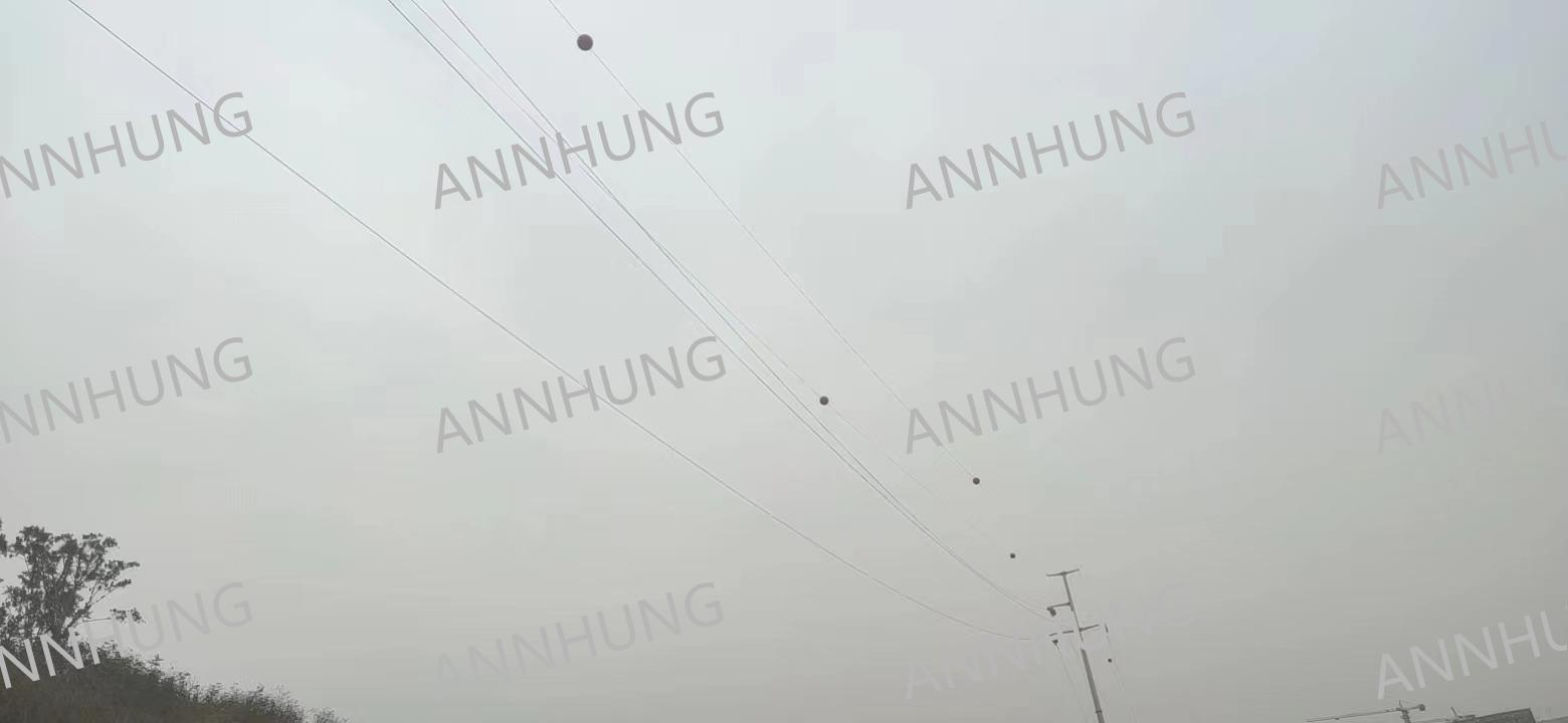trường hợp công ty mới nhất về Aircraft Warning Sphere Installation Case: AH-AWS 600 mm Fiberglass Markers on High-Voltage Transmission Lines
